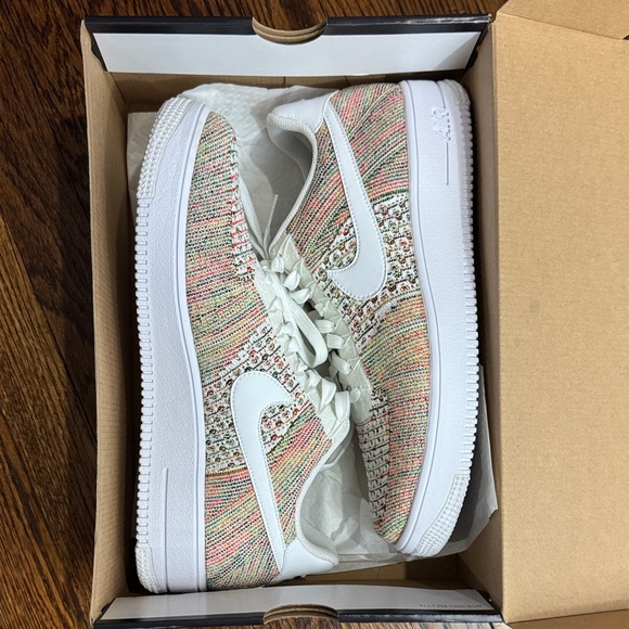 Nike Air Force 1 Ultra Flyknit Low Shoes - Picture 8 of 8